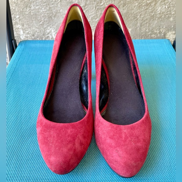 Ann Taylor LOFT Red Suede Leather 3" Pump Block Slip-On Heels Shoes (Size 7) - Picture 2 of 11